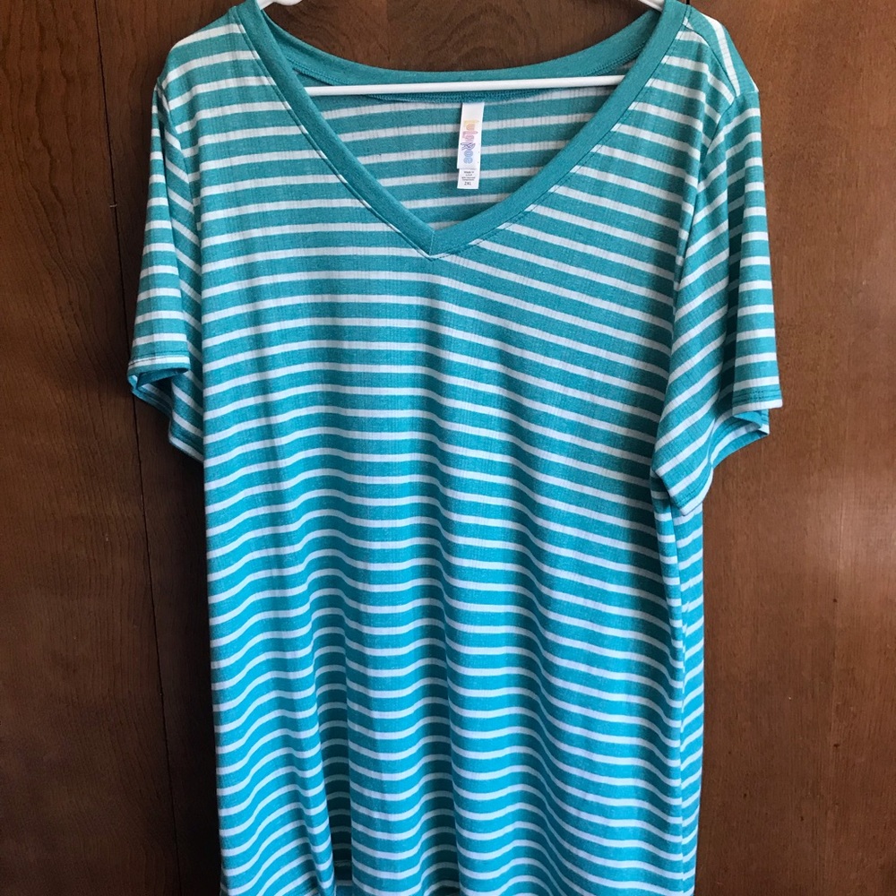EUC 2XL LuLaRoe Christy T, aqua and white